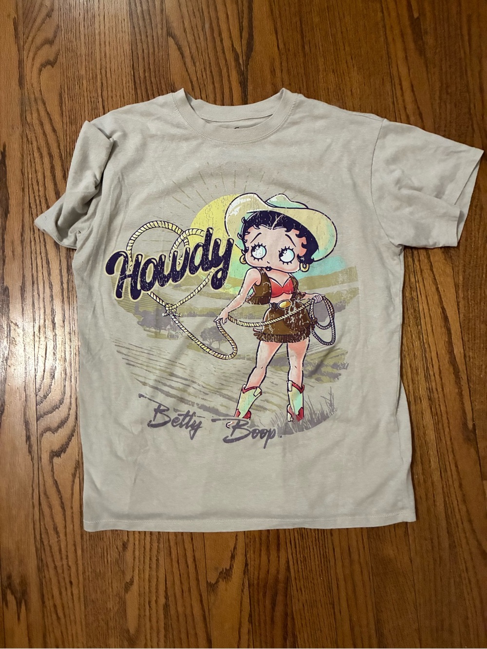 Betty Boop' Cream Graphic T-Shirt - 'Howdy' Cowboy Design
